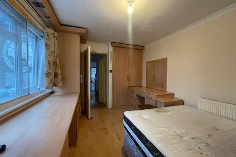 undefined, Thornbury Road, Isleworth TW7