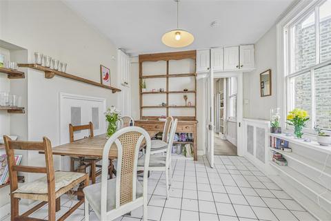 3 bedroom flat for sale, Disraeli Gardens, SW15