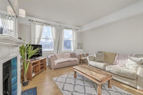 3 bedroom flat for sale, Disraeli Gardens, SW15
