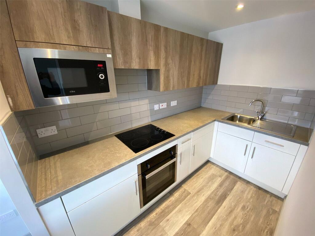 2 bed terraced house to rent Mountfield Close, Lo