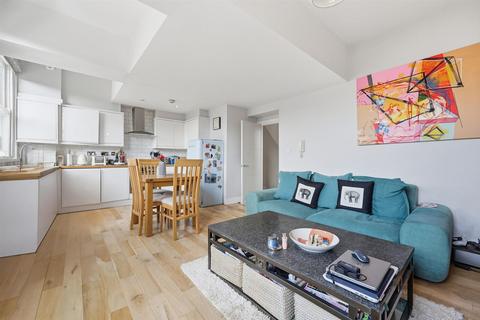 2 bedroom flat for sale, Green Lanes, London N4