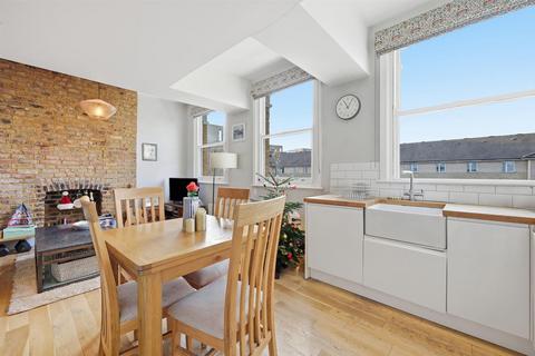 2 bedroom flat for sale, Green Lanes, London N4
