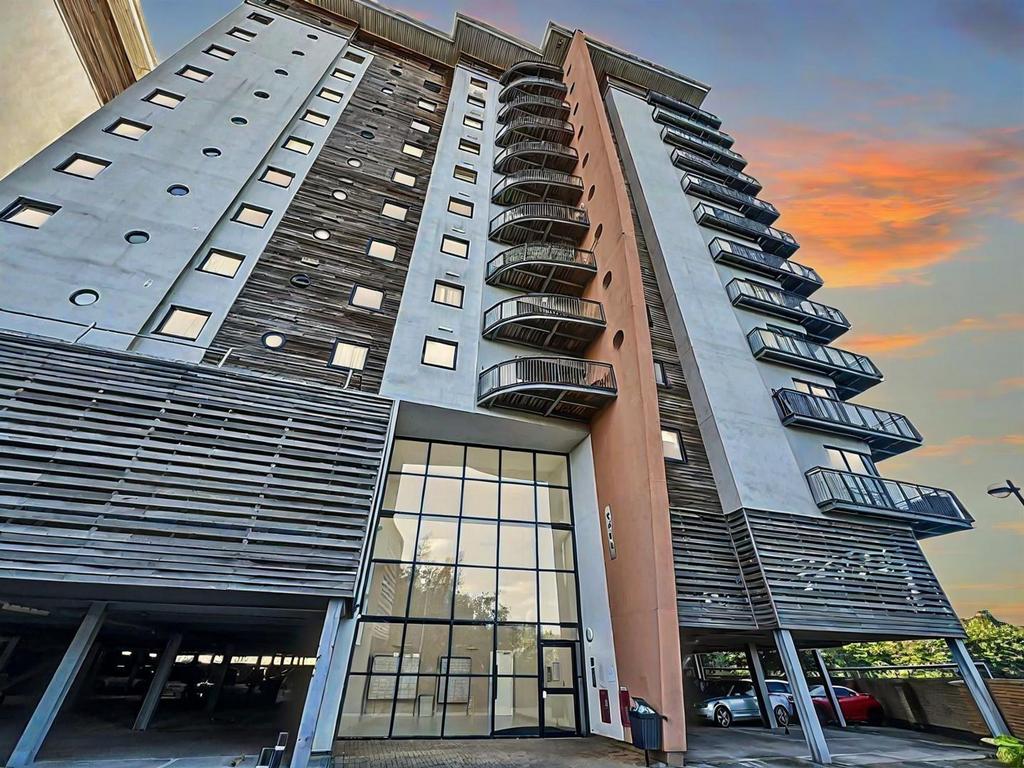 Roma, Victoria Wharf
