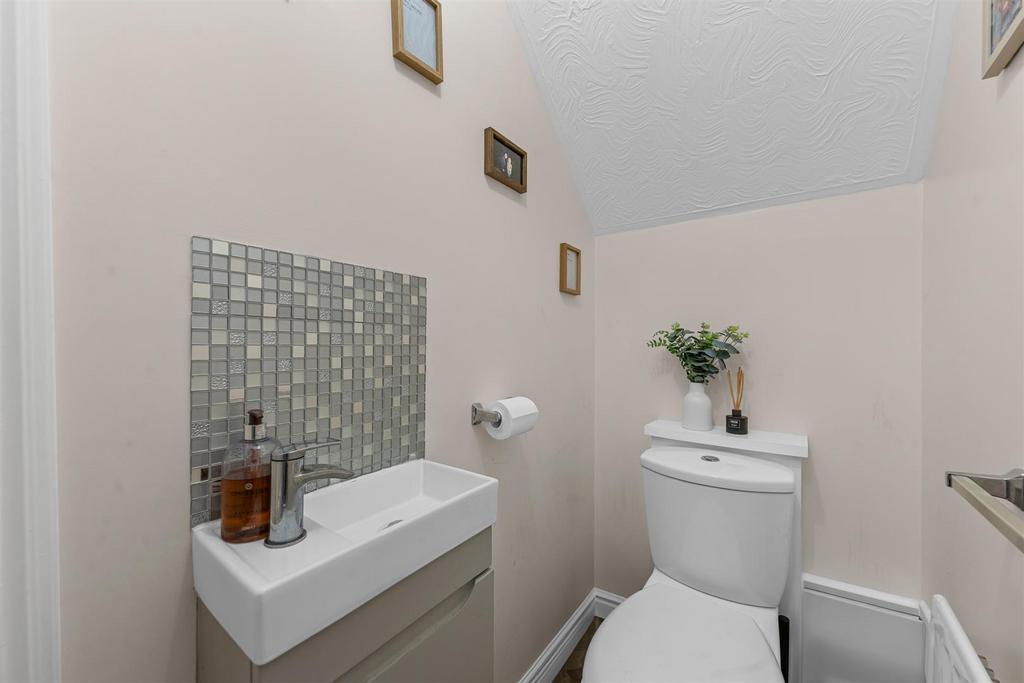19 Colchester Ct Web07.jpg