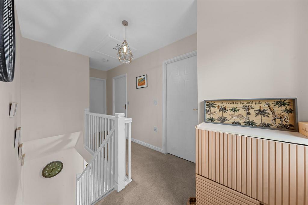 19 Colchester Ct Web19.jpg