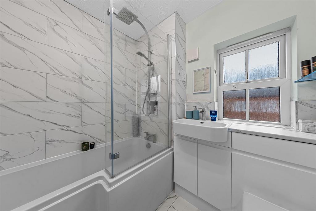 19 Colchester Ct Web23.jpg