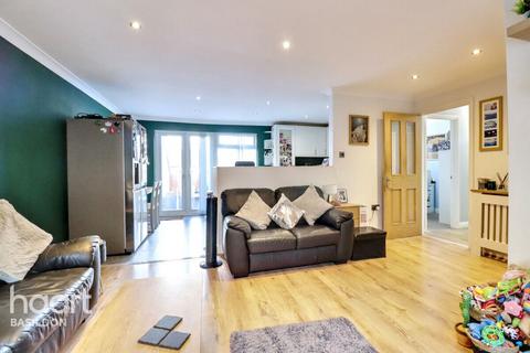 3 bedroom bungalow for sale, St Michaels Avenue, Basildon