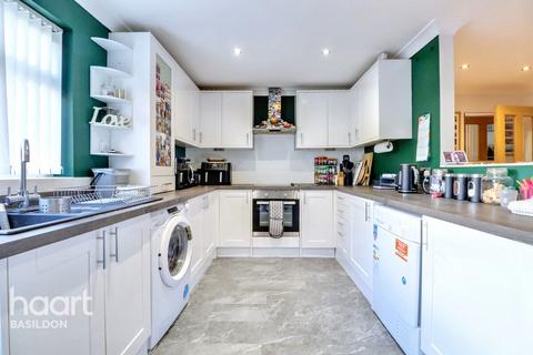 3 bedroom bungalow for sale, St Michaels Avenue, Basildon