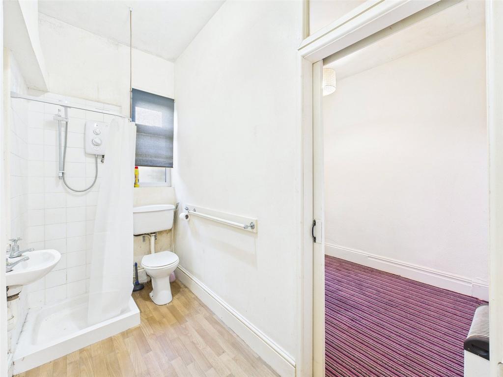 Flat 1 Shower