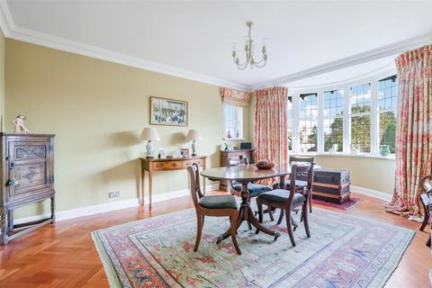 undefined, Sunnybank, Epsom