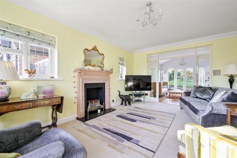 undefined, Sunnybank, Epsom