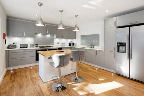 5 bedroom detached house to rent, Kents Road, Torquay, TQ1