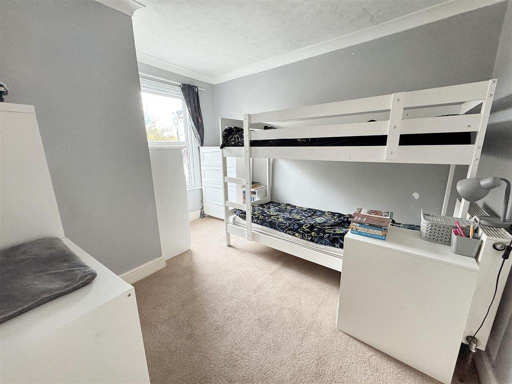 Bedroom 2 (L-Shape)