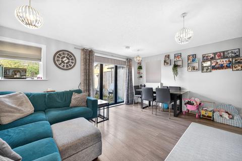 4 bedroom end of terrace house for sale, Byron Avenue, Borehamwood WD6