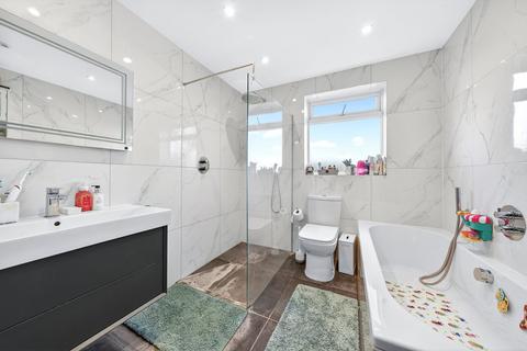 4 bedroom end of terrace house for sale, Byron Avenue, Borehamwood WD6