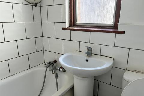 3 bedroom terraced house to rent, Grayshott Road, Southsea, PO4
