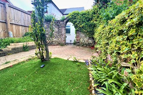2 bedroom house to rent, Park Road, Cowes, PO31