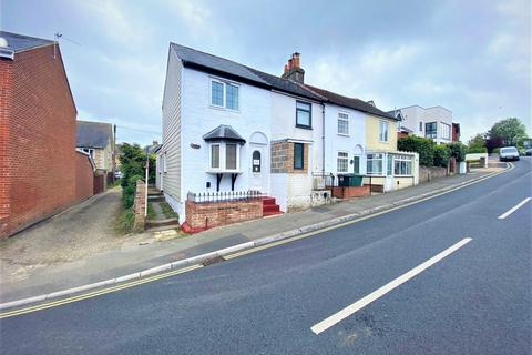 2 bedroom house to rent, Park Road, Cowes, PO31