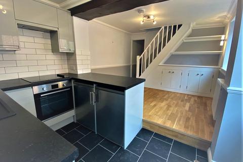 2 bedroom house to rent, Park Road, Cowes, PO31