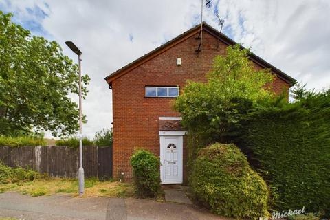 1 bedroom terraced house to rent, Orwell Drive, Aylesbury, HP21
