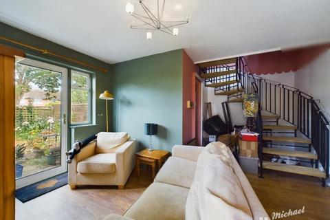 1 bedroom terraced house to rent, Orwell Drive, Aylesbury, HP21