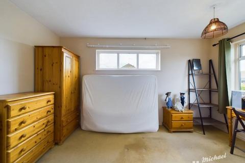 1 bedroom terraced house to rent, Orwell Drive, Aylesbury, HP21