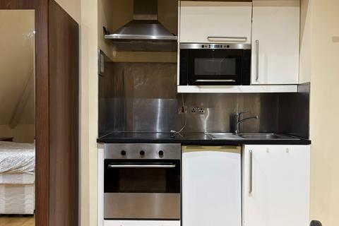Studio to rent, Brondesbury Park, London NW6