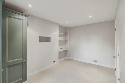 undefined, Gloucester Street, London SW1V