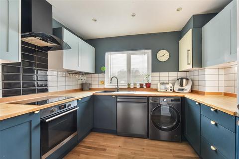 3 bedroom terraced house for sale, Arthur Close, Farnham