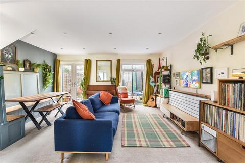 3 bedroom terraced house for sale, Arthur Close, Farnham