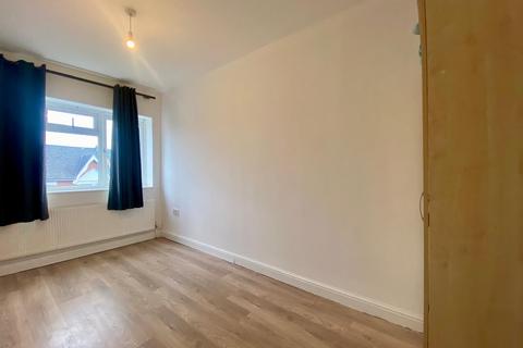 2 bedroom flat to rent, London SW19