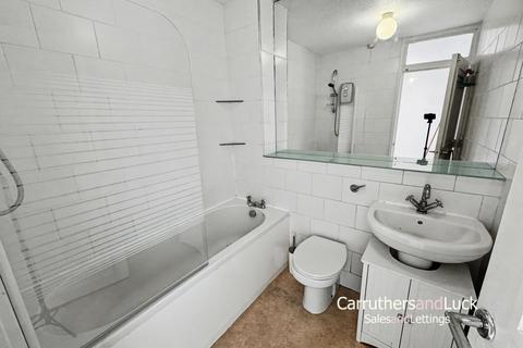 2 bedroom flat to rent, Lake Drive, Peacehaven, BN10 7QD