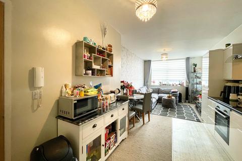 2 bedroom apartment for sale, Victoria Avenue, Southend On Sea SS2