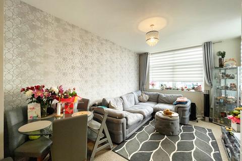 2 bedroom apartment for sale, Victoria Avenue, Southend On Sea SS2