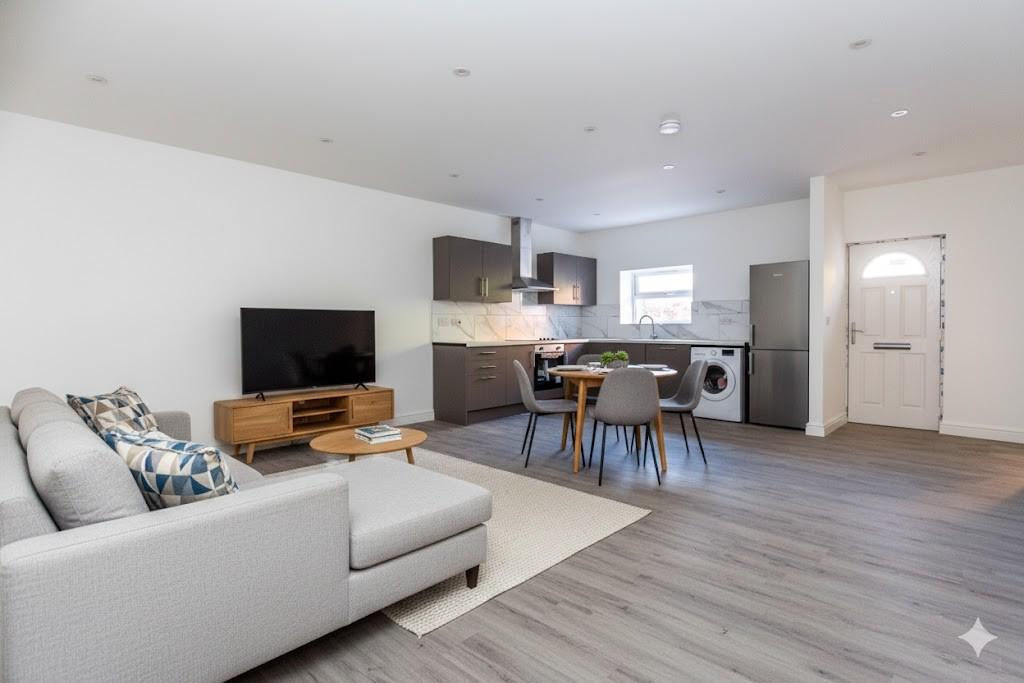 Kitchen/dining/living space