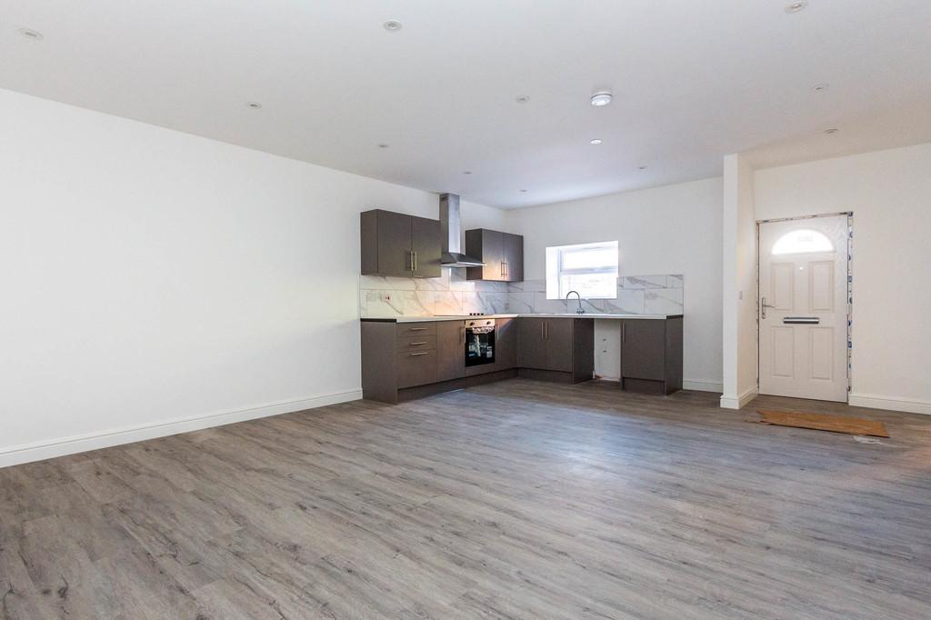 Kitchen/dining/living space