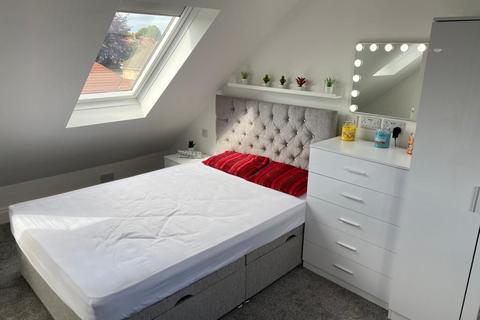 undefined, Connaught Avenue, Hounslow TW4