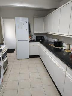 1 bedroom in a house share to rent, Diamond Road, Slough SL1