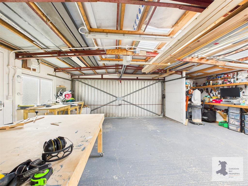 Garage/workshop