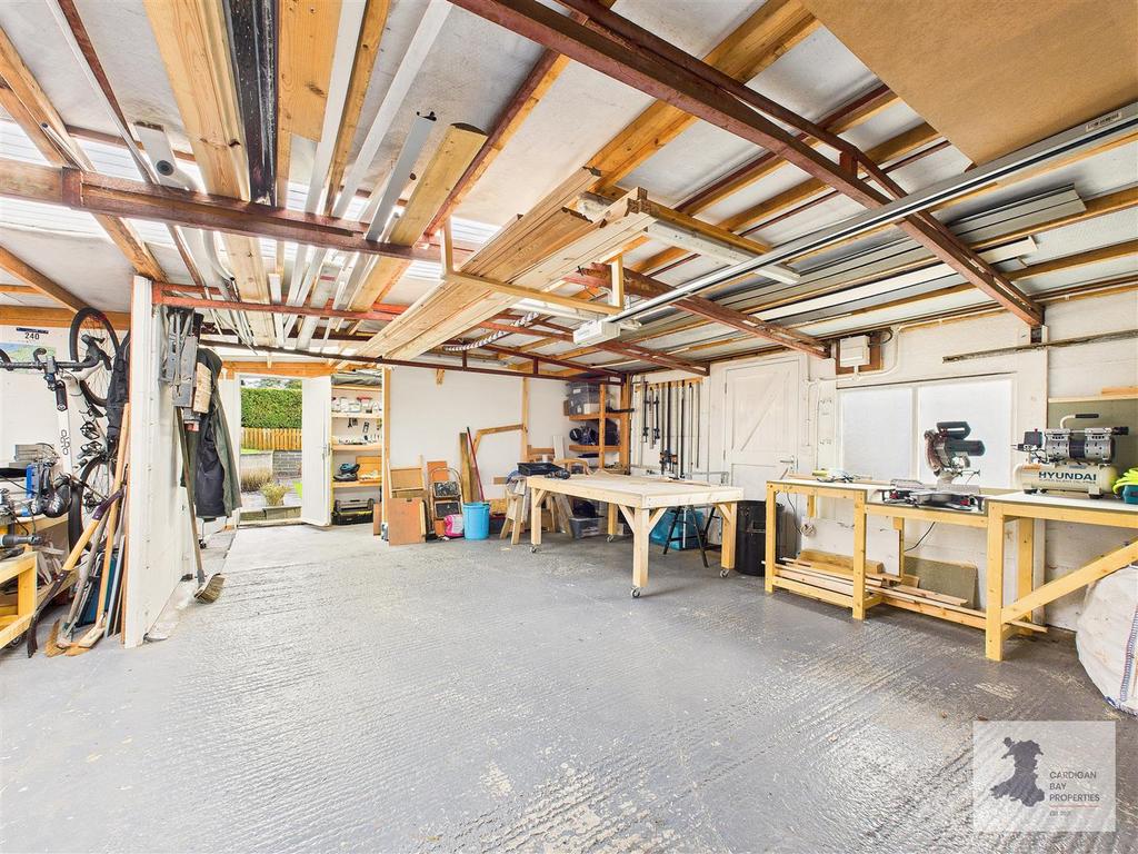 Garage/workshop