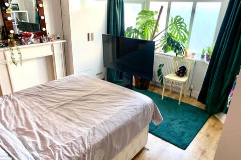 undefined, BASSETT, SO16