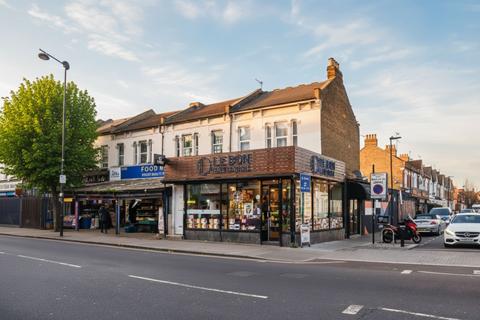 3 bedroom flat to rent, Turnpike Lane, London, N8