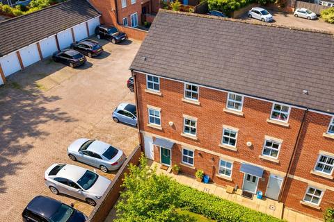 5 bedroom townhouse for sale, Kingfisher Court, Burntwood, WS7 9QS