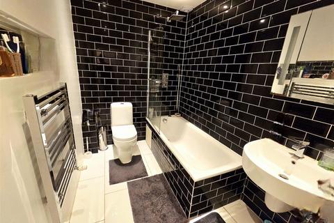 2 bedroom ground floor flat to rent, Vaughan Road, Harrow