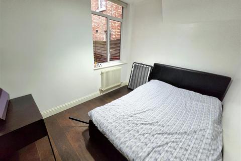 2 bedroom ground floor flat to rent, Vaughan Road, Harrow