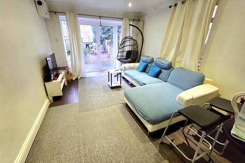 2 bedroom ground floor flat to rent, Vaughan Road, Harrow