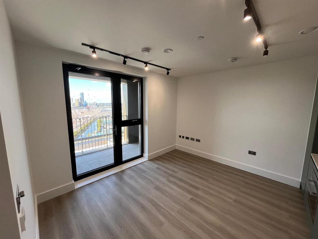 Whats App Image 2025-10-21 at 11.56.59 (2) copy.jpe