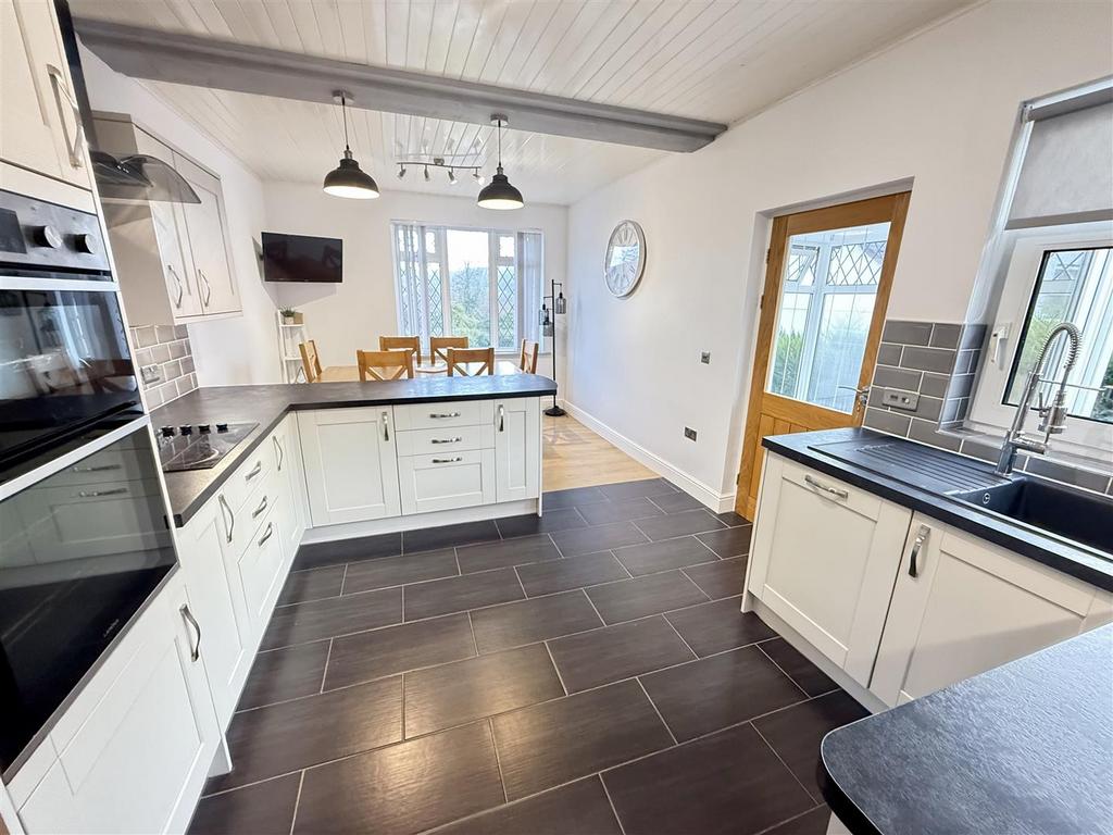 Kitchen dining room