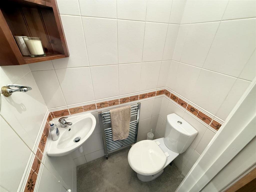 Ensuite cloak room