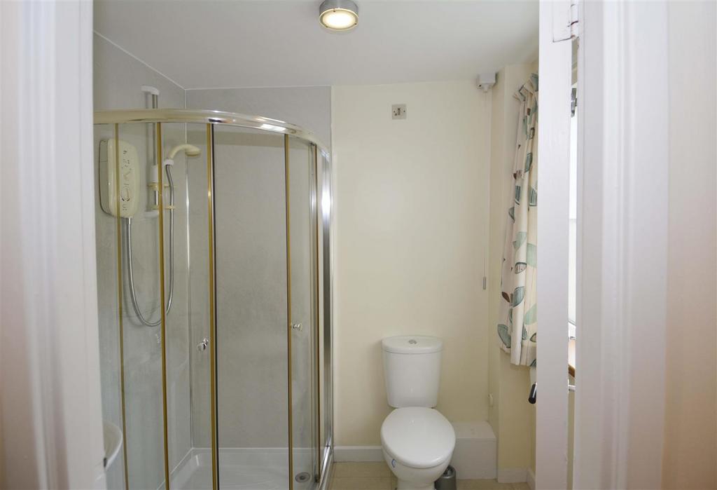 Bathroom 2.jpg